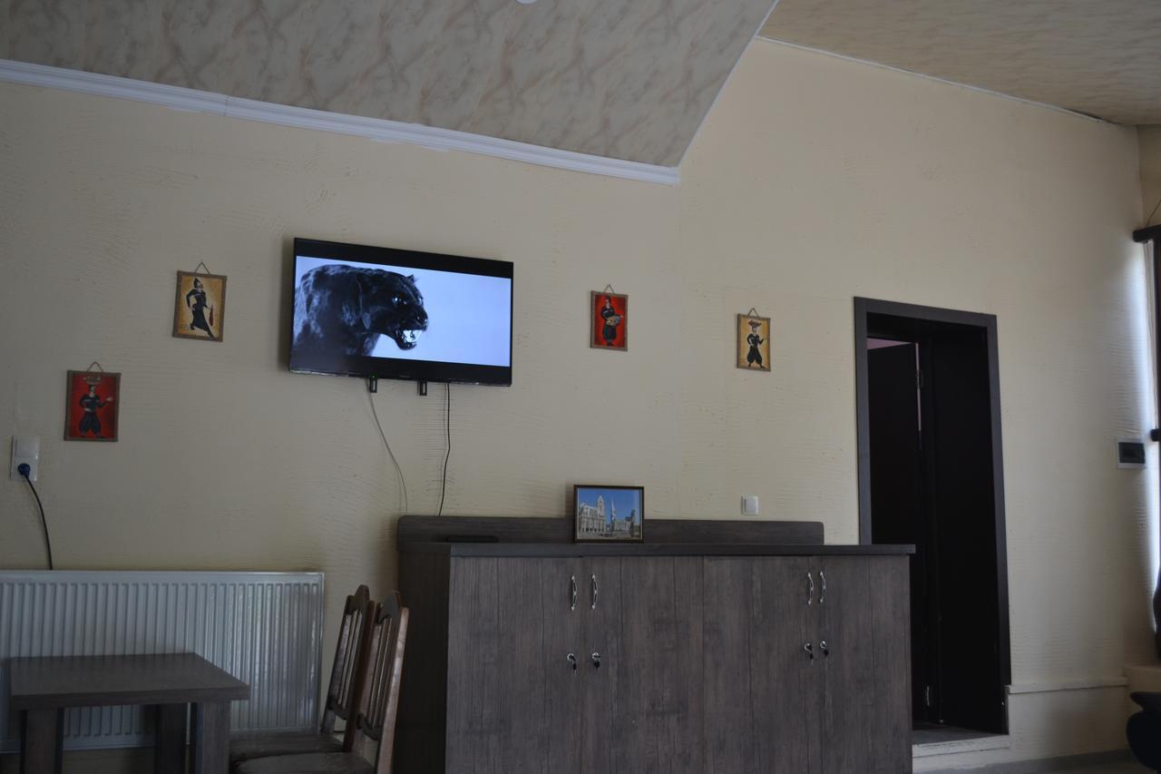 Riverside Hostel ボルジョミ エクステリア 写真