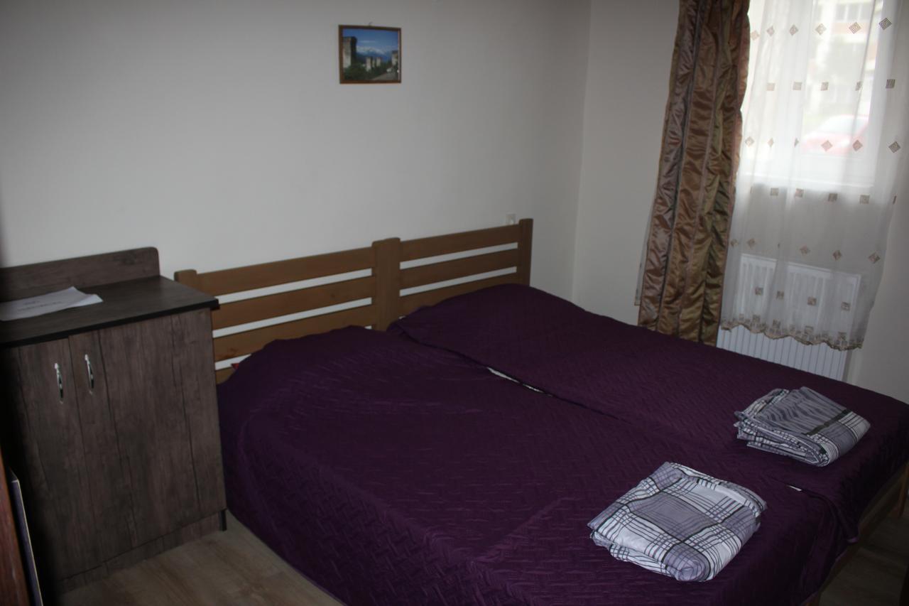 Riverside Hostel ボルジョミ エクステリア 写真